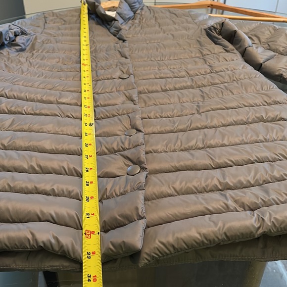 Melbon, lofty packable down, car length coat, fastens with snaps,fits 8 -10.EUC. - Picture 6 of 12
